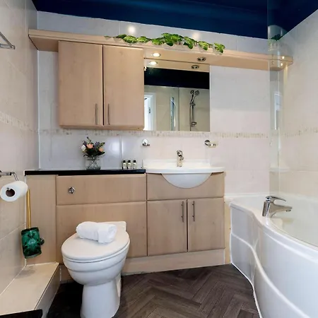 Linthorpe With Parking Daire *